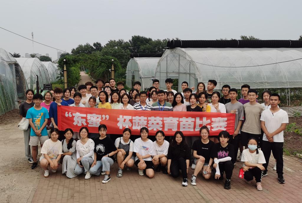 部分参赛队员合影