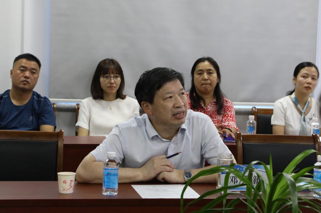 中国工程院副院长邓秀新院士做指导