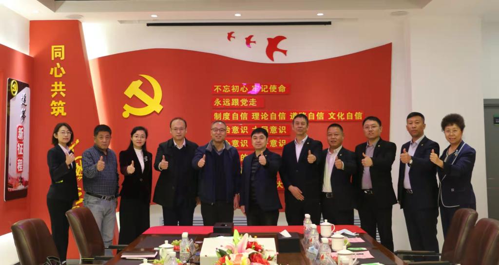 与会双方代表合影